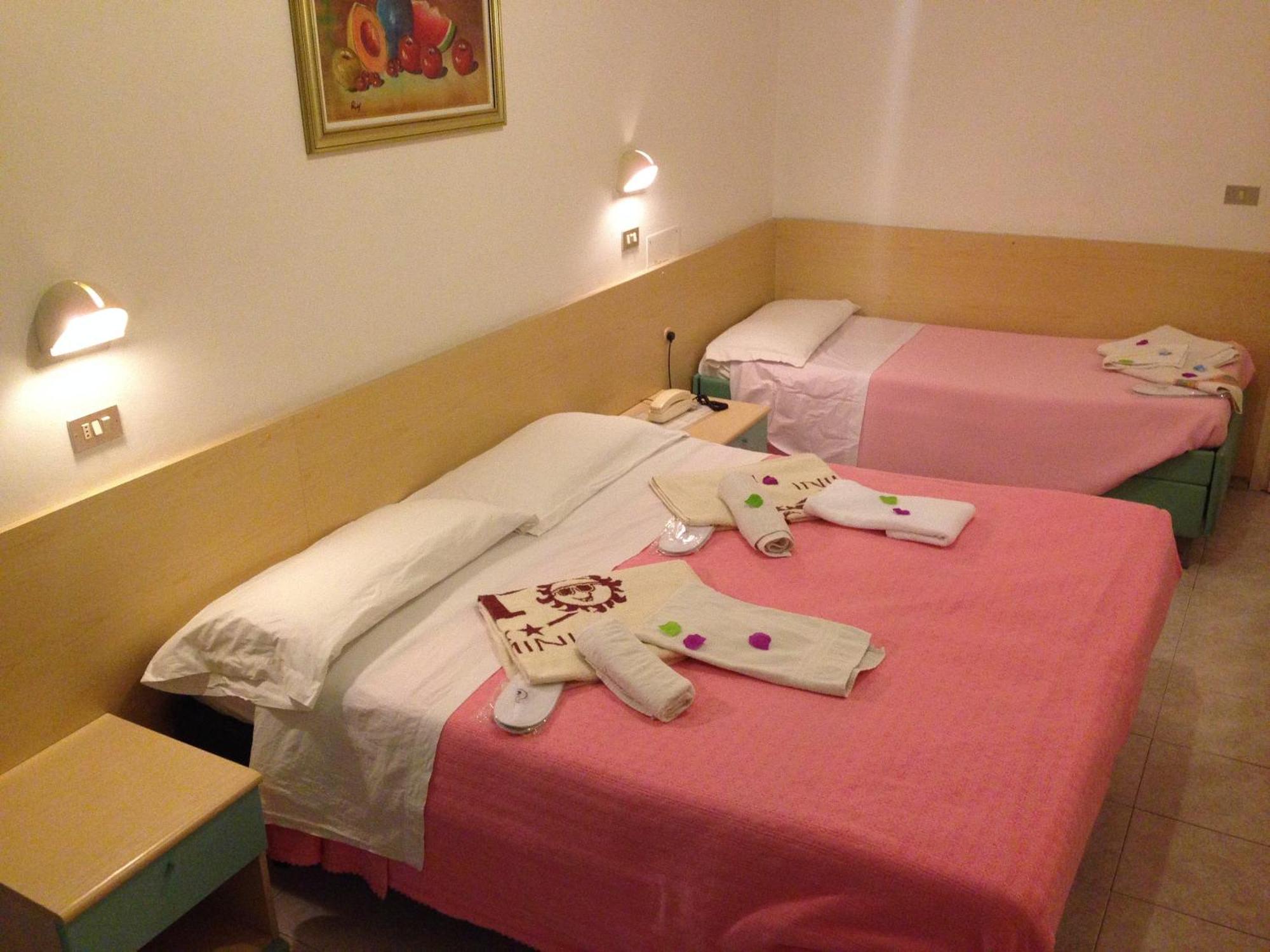 Hotel Peonia Rimini Pokoj fotografie